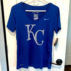 KC Royals women’s tee💙👑
